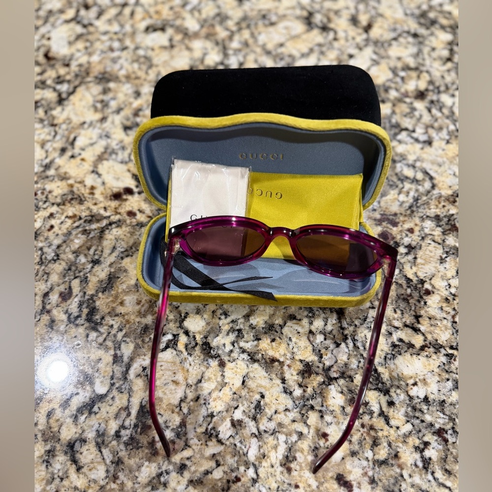 Gucci Fuchsia Sunglasses for Women - Picture 4 of 7